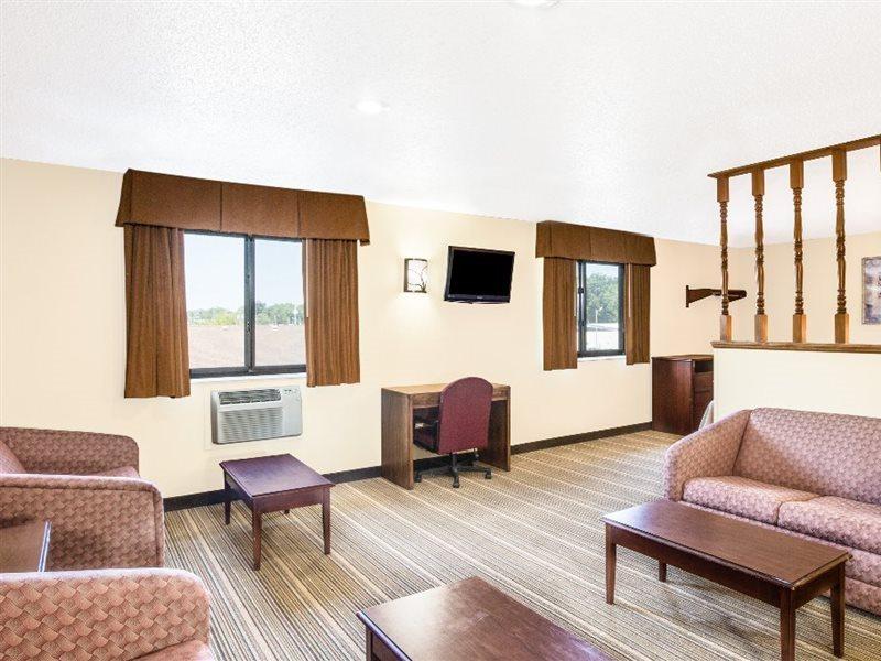ווילמינגטון Coastal Inn & Suites מראה חיצוני תמונה
