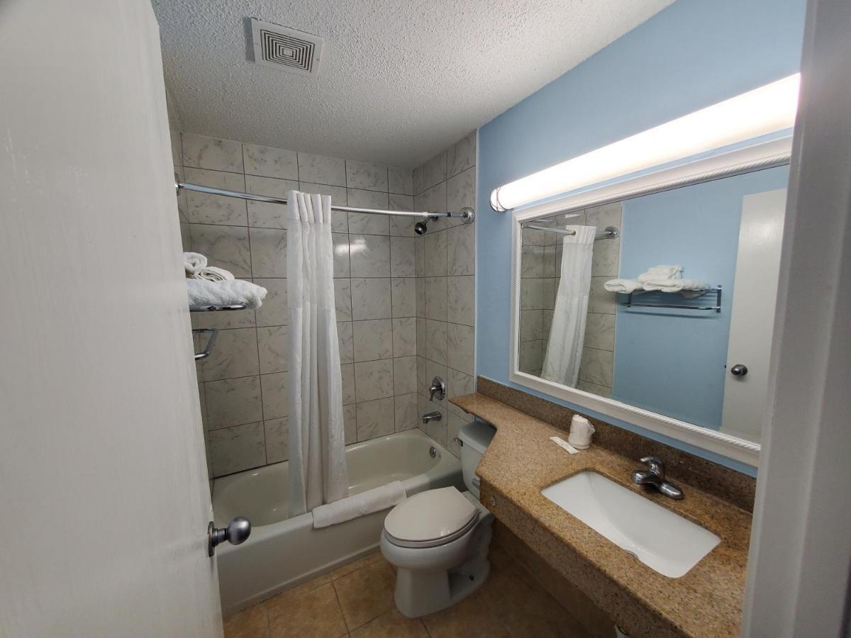 ווילמינגטון Coastal Inn & Suites מראה חיצוני תמונה