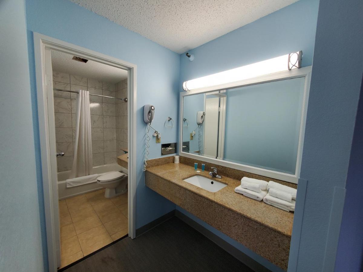 ווילמינגטון Coastal Inn & Suites מראה חיצוני תמונה