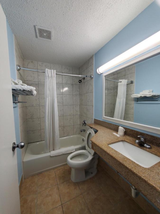 ווילמינגטון Coastal Inn & Suites מראה חיצוני תמונה