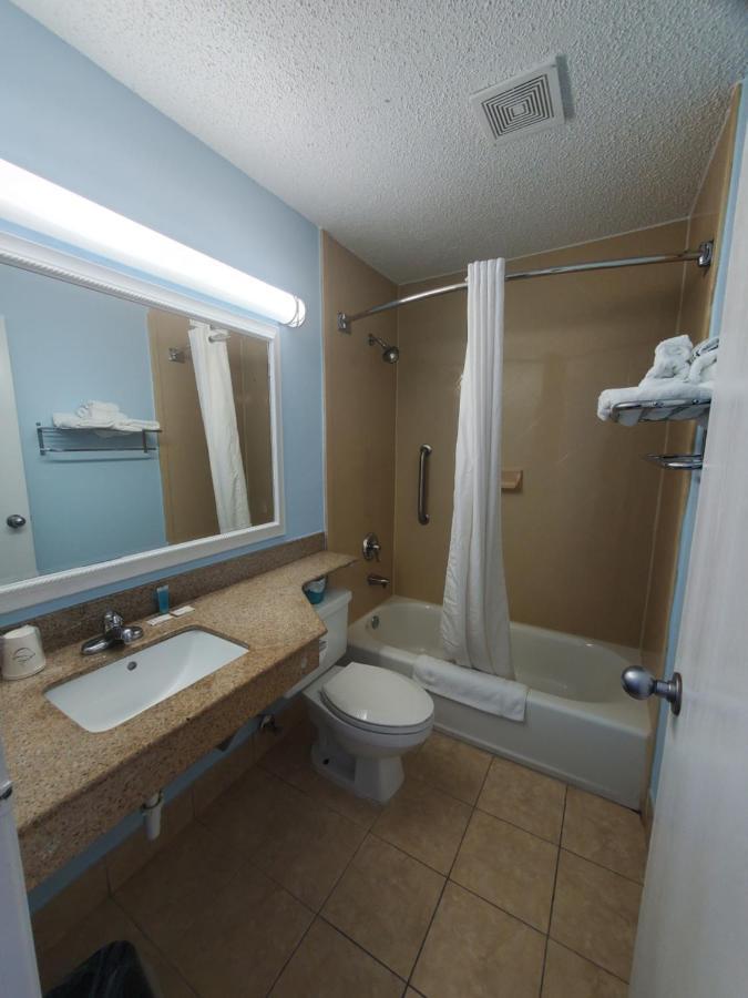 ווילמינגטון Coastal Inn & Suites מראה חיצוני תמונה