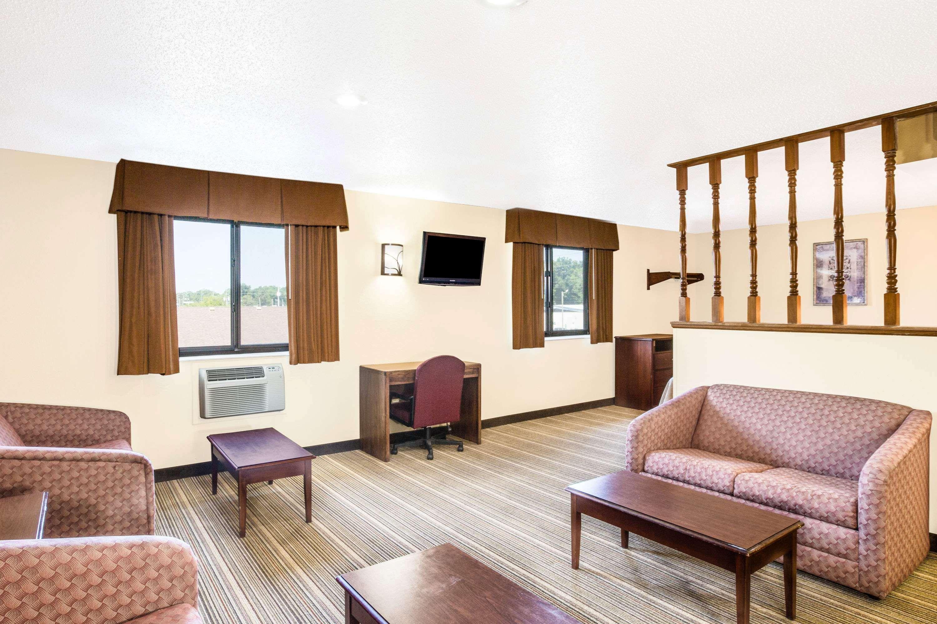 ווילמינגטון Coastal Inn & Suites מראה חיצוני תמונה