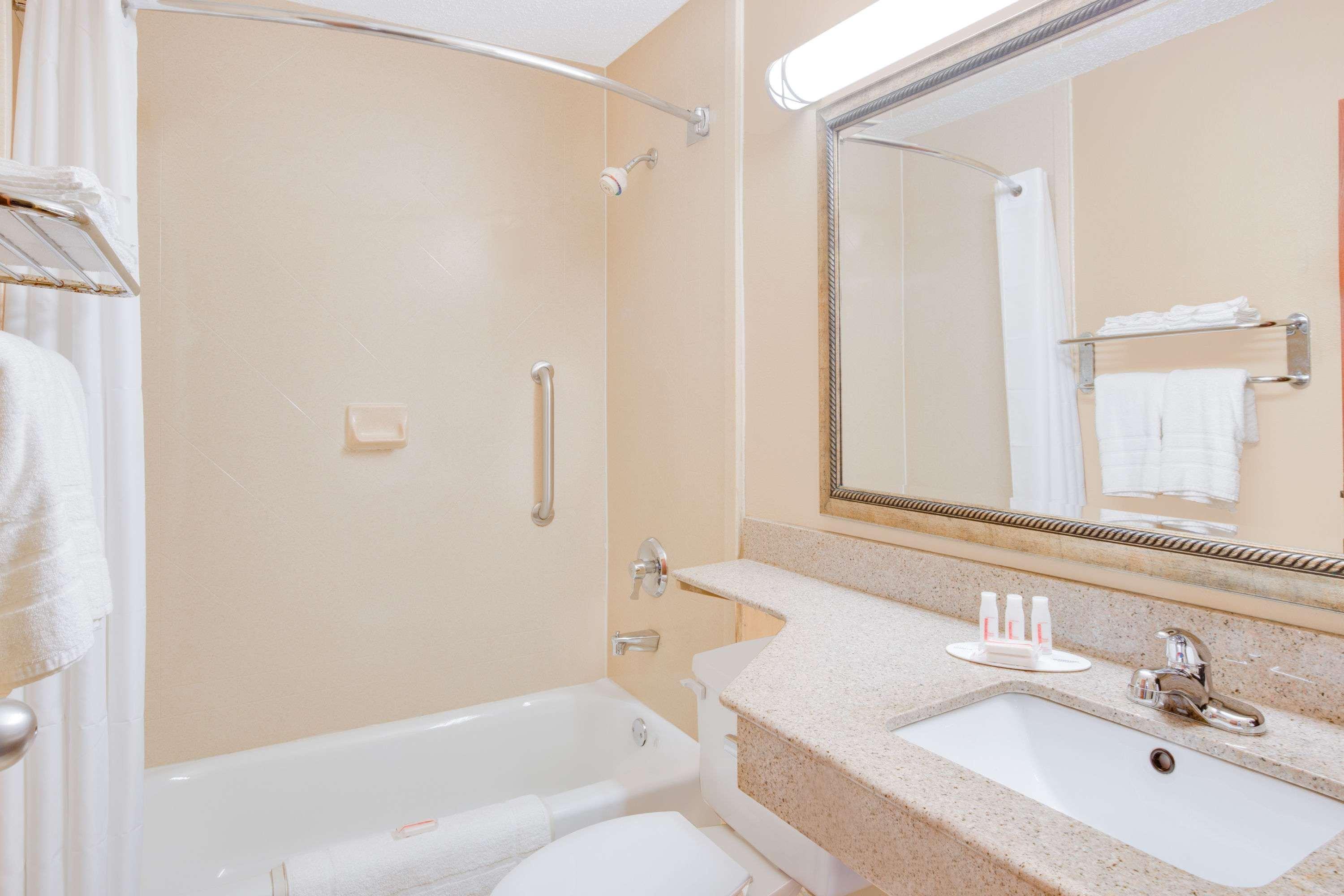 ווילמינגטון Coastal Inn & Suites מראה חיצוני תמונה