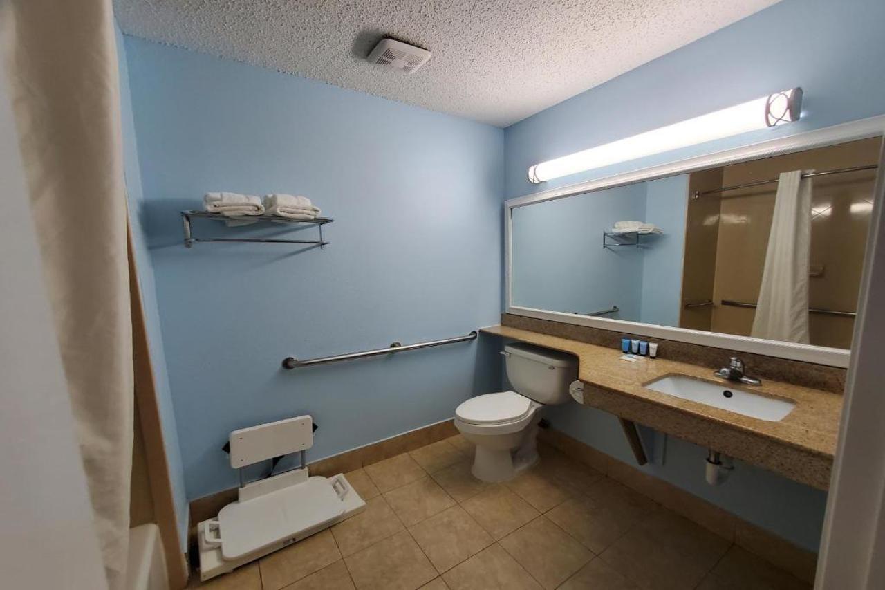 ווילמינגטון Coastal Inn & Suites מראה חיצוני תמונה