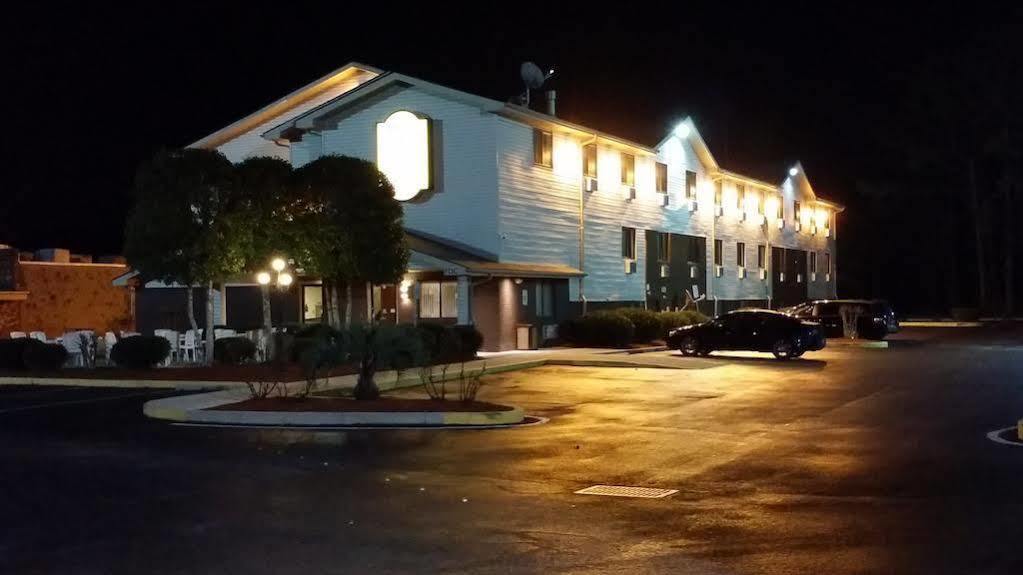 ווילמינגטון Coastal Inn & Suites מראה חיצוני תמונה