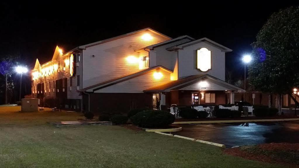 ווילמינגטון Coastal Inn & Suites מראה חיצוני תמונה